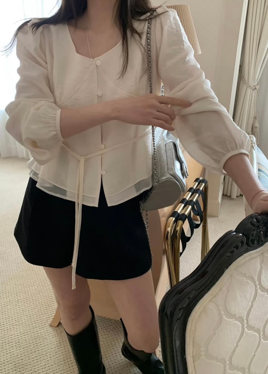 재고 있음 한 부서 프랑스식 품격 달콤함 V넥 이중층 프릴 디자인 Seersucker 레이스 업 셔츠 상세 이미지 3