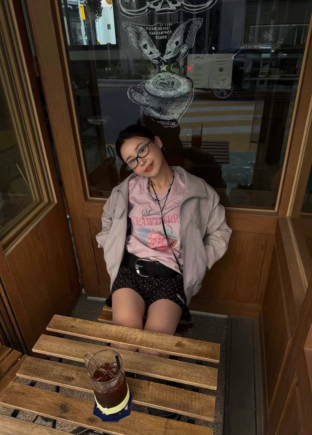 재고 있음 귀여운 하트 딸기 프린트 반팔 티셔츠 상세 이미지 1