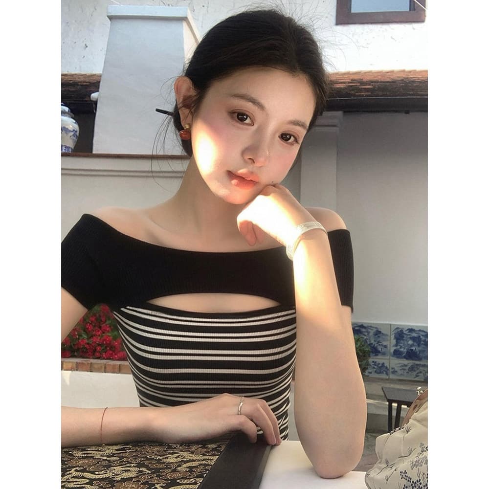 여름 달콤한 핫걸 디자인 센스 흑백 줄무늬 오프숄더 반팔 티셔츠 여성 다용도 Chic 몸매 가꾸기 작은 대중 맨위 이미지 2