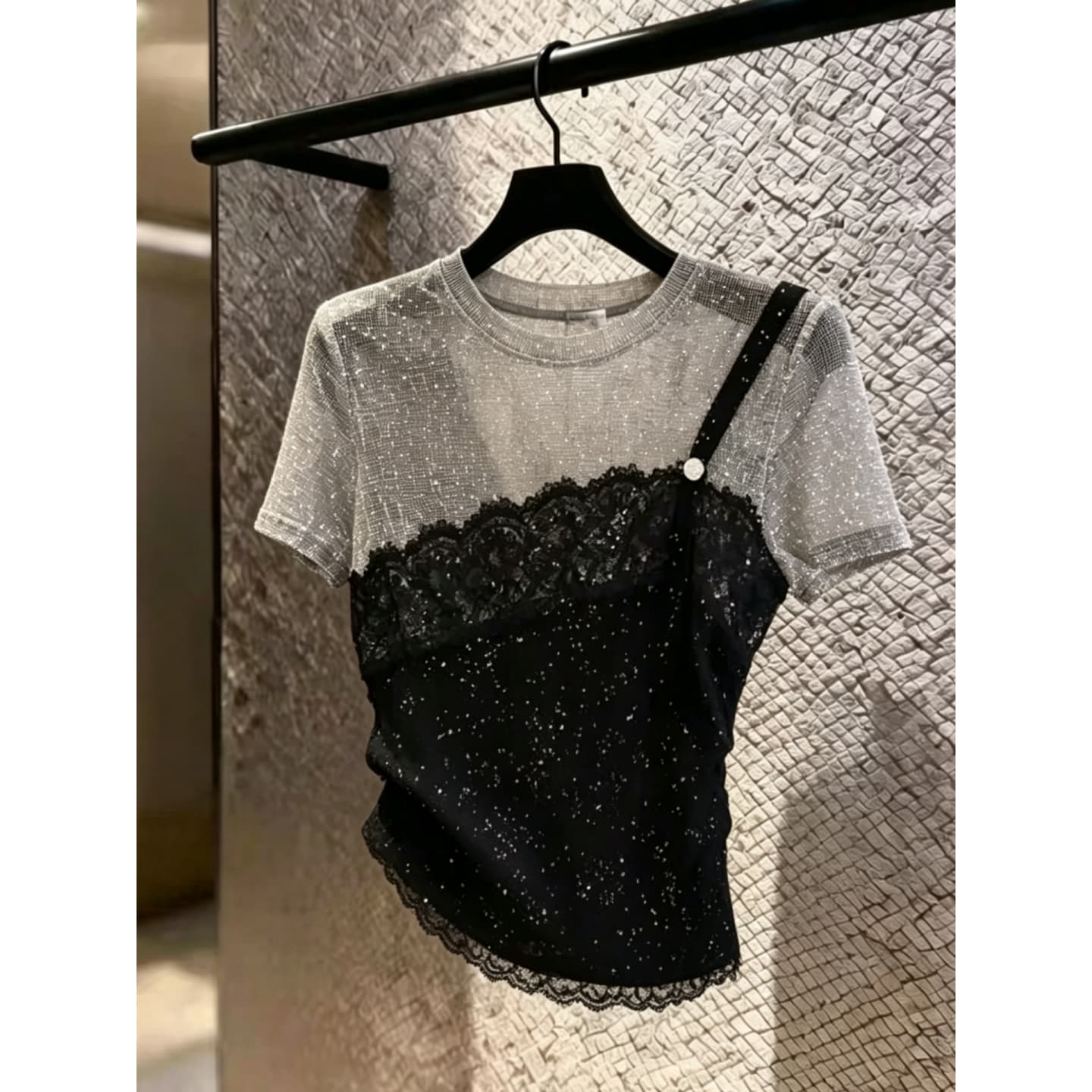 자이언트 잘 생긴 고유 한 Chic 레이스 조각 페이크 레이어드 반팔 티셔츠 여성 달콤한 핫걸 여름 배색 스팽글 맨위 이미지 2