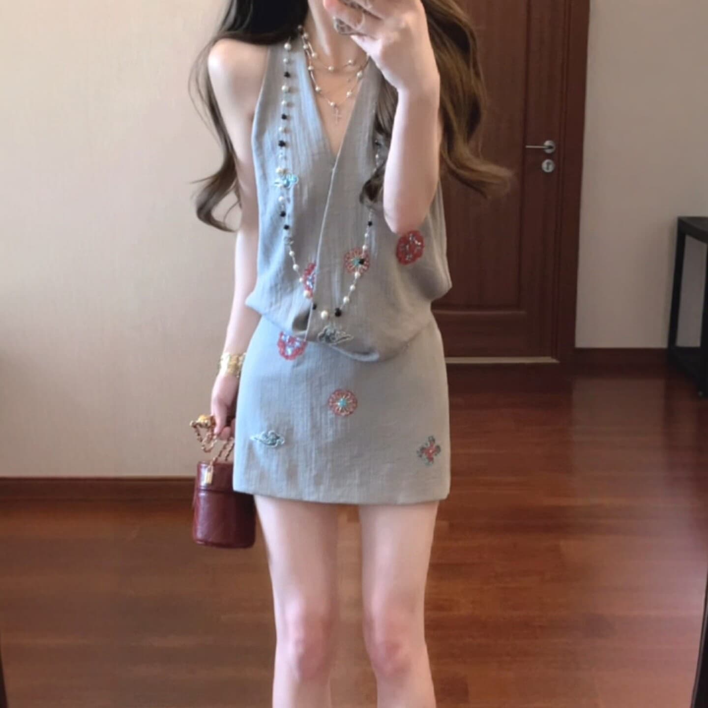 프랑스식 작은 샤넬 스타일 구슬 조각 자수 회색 행침 목 V넥 드레스 여름 아름다운 작은 치마 고급 센스 미니 스커트 이미지 2