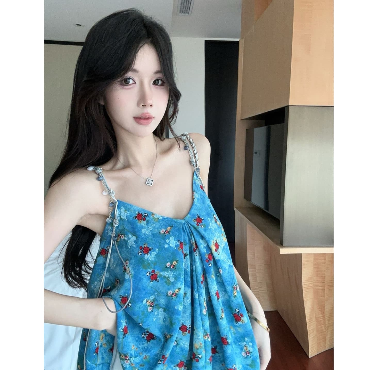 휴가 바람 레트로 파란색 꽃무늬 캐미솔 여름 새로운 달콤함 프릴 민소매 핫걸 해변가 맨위 이미지 5