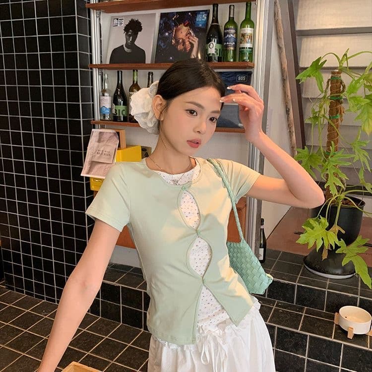 여름 순면 새로운 녹색 싸움 꽃무늬 페이크 레이어드 쇼트 스타일 홀로우 아웃 긍정적 인 어깨 반팔 티셔츠 여성 몸매 가꾸기 작은 맨위 이미지 4