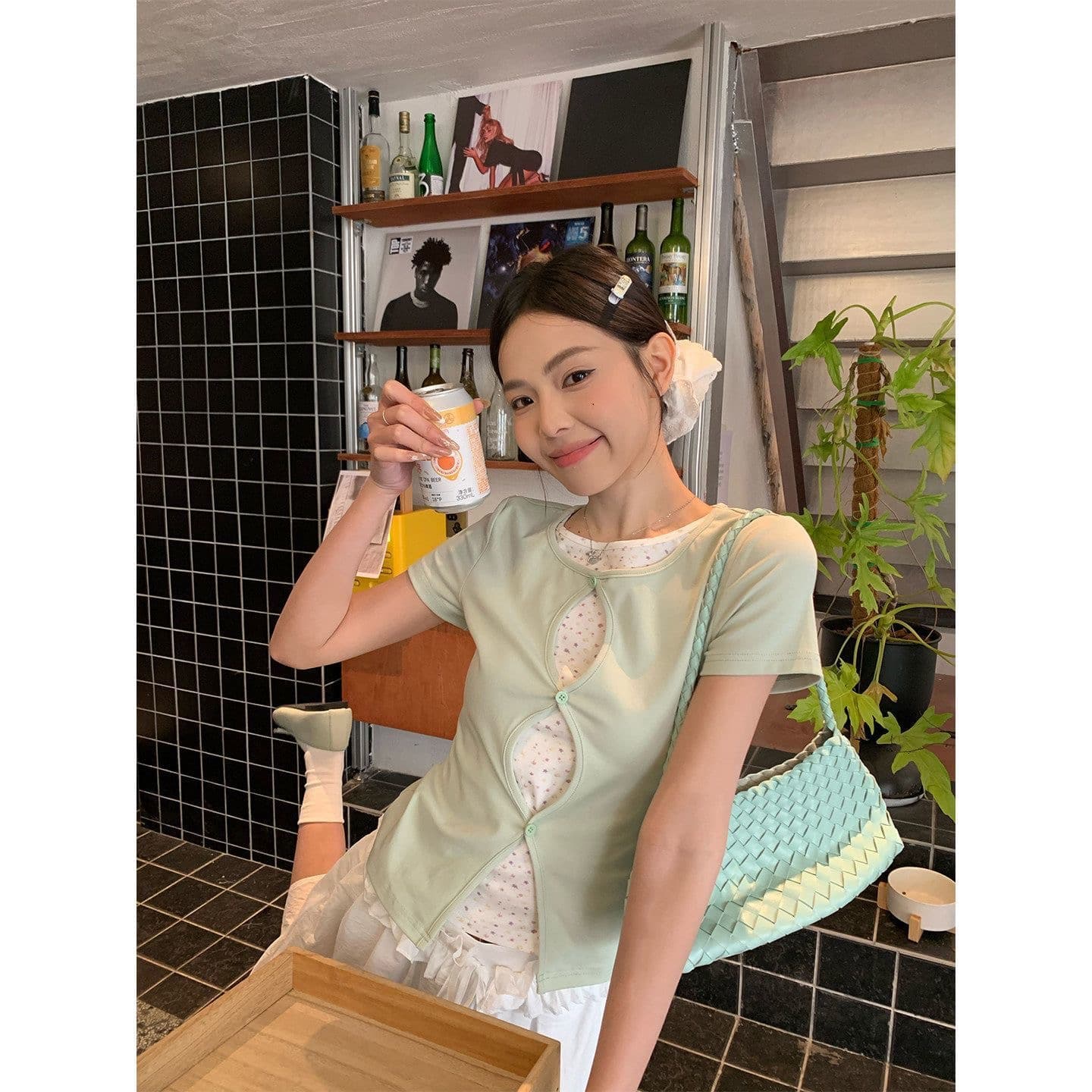 여름 순면 새로운 녹색 싸움 꽃무늬 페이크 레이어드 쇼트 스타일 홀로우 아웃 긍정적 인 어깨 반팔 티셔츠 여성 몸매 가꾸기 작은 맨위 상세 이미지 3