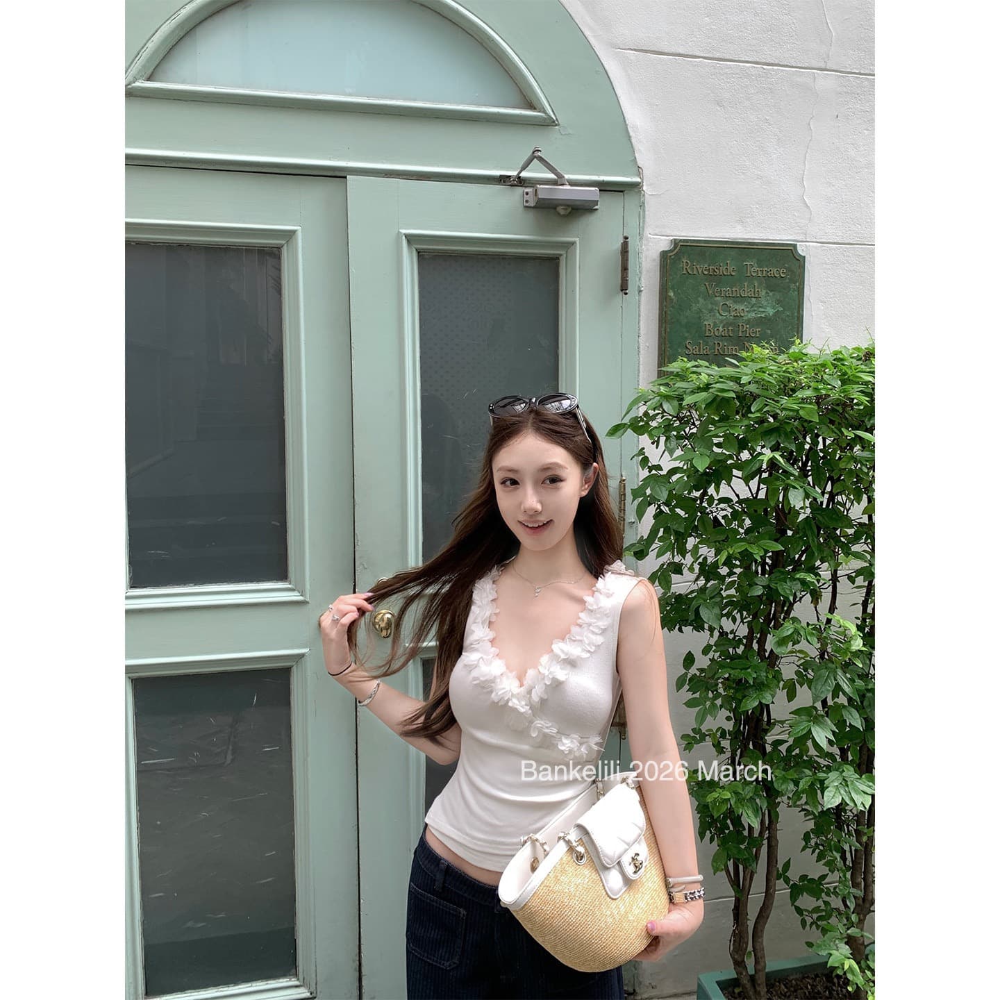 260 그램 사람들 면 달콤함 디자인 센스 3 차원 꽃 패치워크 십자가 V넥 허리 수축 Pleat Pleat 캐미솔 여름 이미지 2