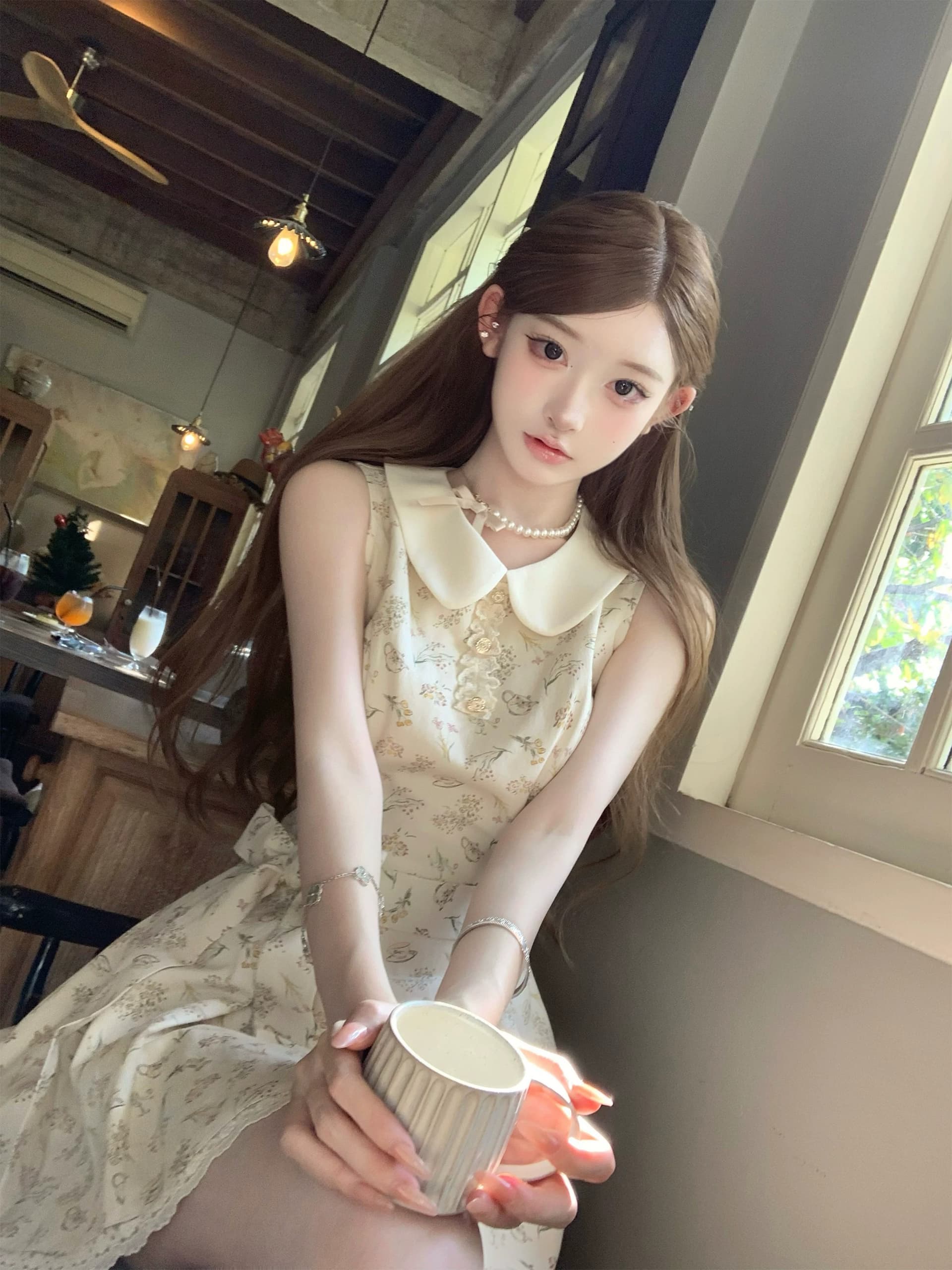 여름 새로운 베이비 칼라 민소매 레이스업 치마 슈퍼 잘 생긴 프랑스식 꽃무늬 드레스 허리 수축 슬림해 보이는 미니 스커트 여성 의류