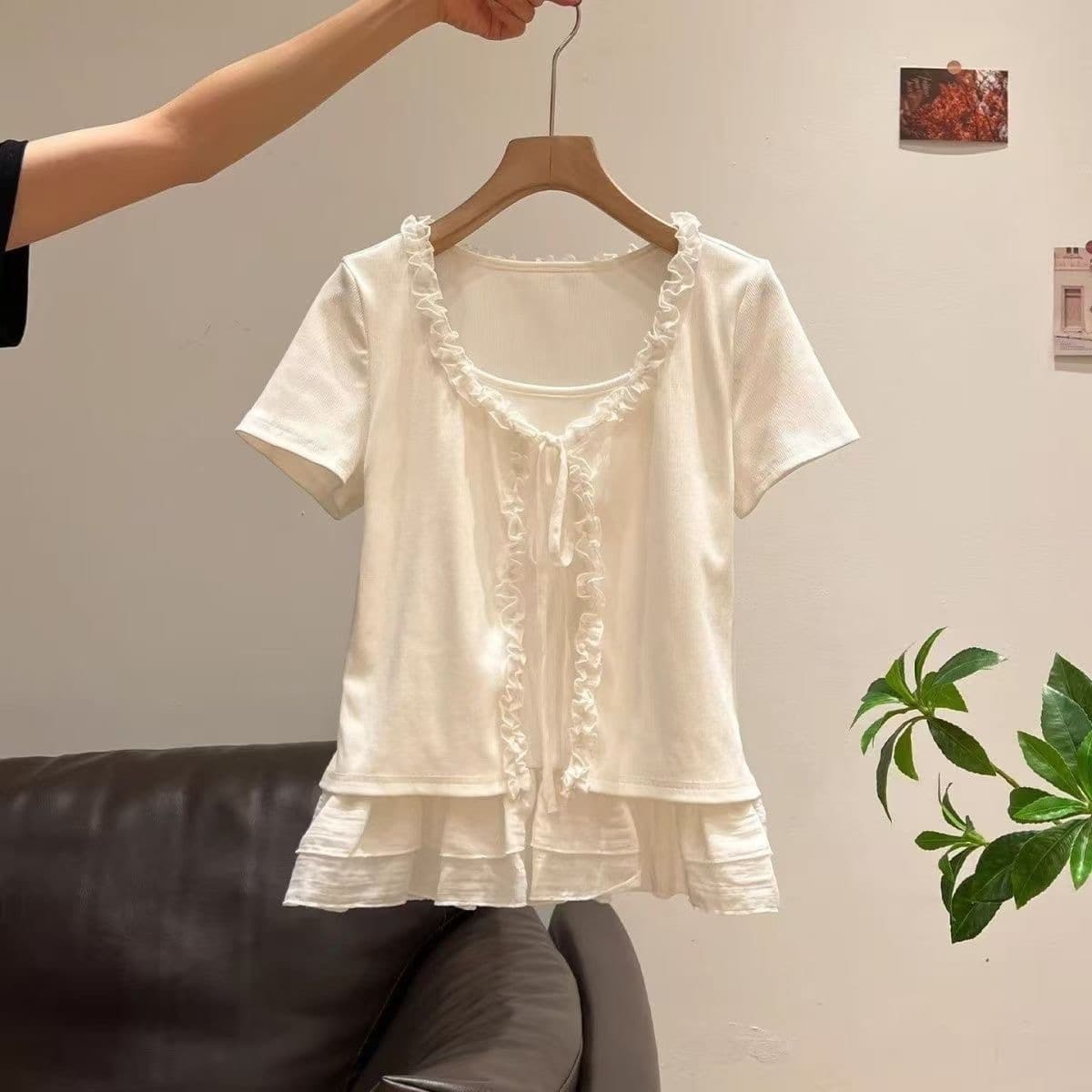 디자인 센스 화이트 긍정적 인 어깨 레이스 밑단 페이크 레이어드 반팔 티셔츠 2026 여름 새로운 몸매 가꾸기 맨위 여성 의류 상세 이미지 7