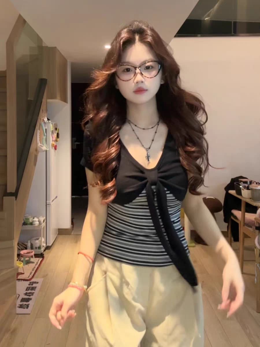 원본 주간 실크 사람들 면 섹션 여름 티셔츠 여성 스트라이프 페이크 레이어드 V넥 반팔 몸매 가꾸기 슬림해 보이는 나비 매듭 맨위