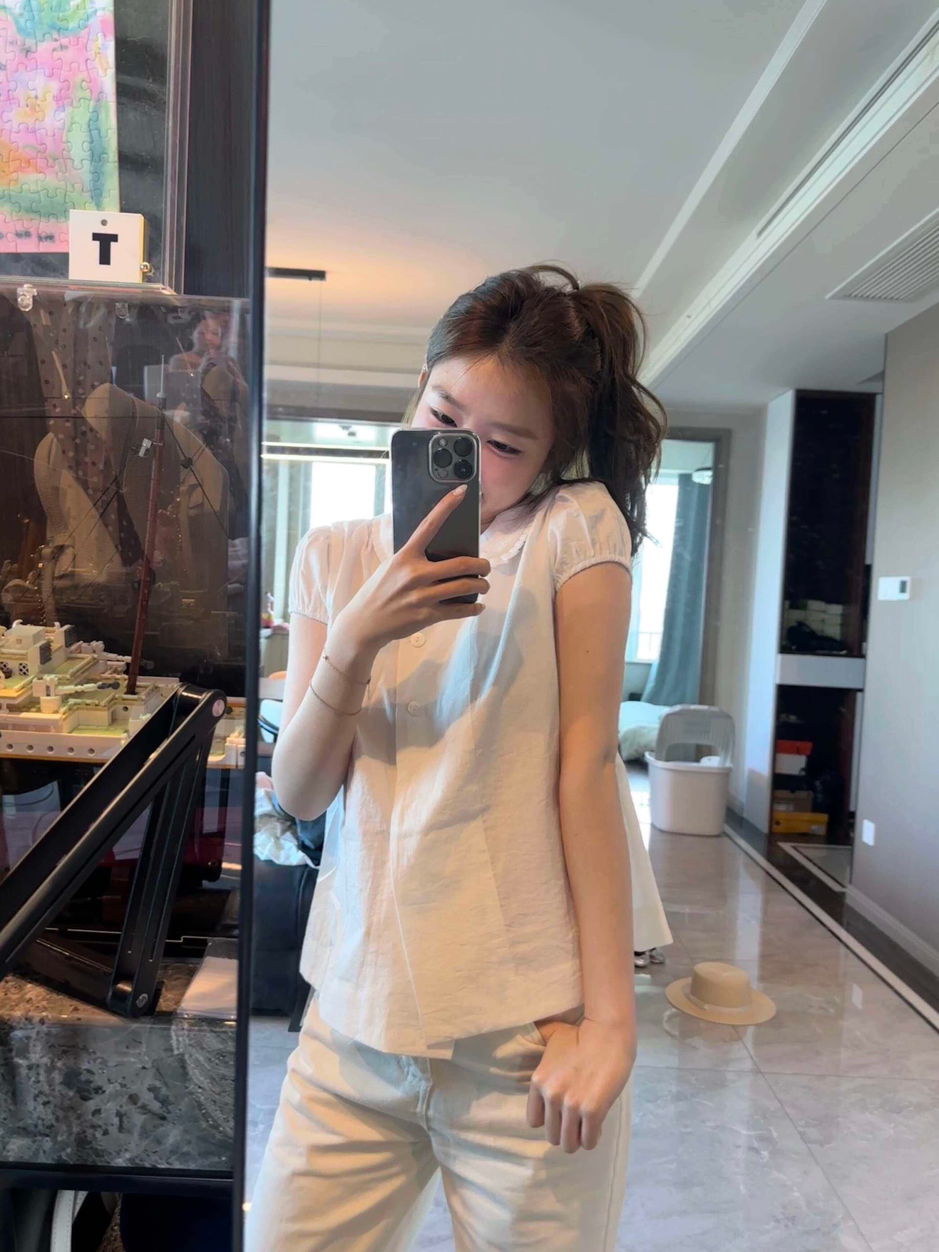 베이비 칼라 화이트 반팔 여성 셔츠 여름 2026 섹션 프릴 거품 소매 디자인 센스 화이트 셔츠 상세 이미지 7