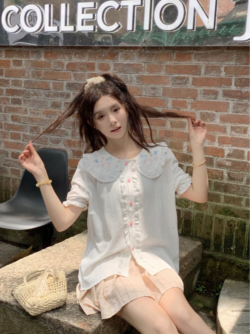 달콤함 귀여운 만화 자수 베이비 칼라 여성 셔츠 2026 여름 다용도 디자인 센스 Chic 거품 소매 맨위 이미지 4