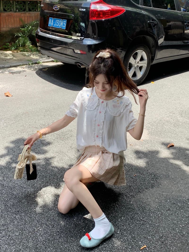 달콤함 귀여운 만화 자수 베이비 칼라 여성 셔츠 2026 여름 다용도 디자인 센스 Chic 거품 소매 맨위 상세 이미지 2