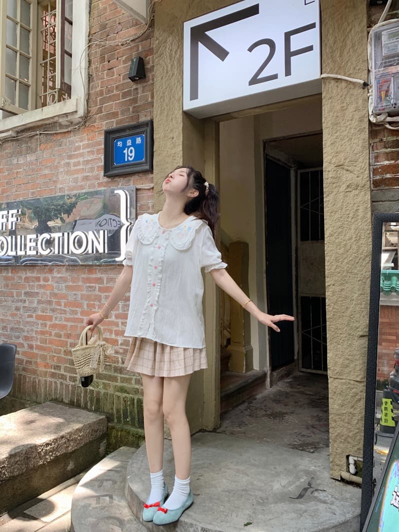 달콤함 귀여운 만화 자수 베이비 칼라 여성 셔츠 2026 여름 다용도 디자인 센스 Chic 거품 소매 맨위 상세 이미지 10