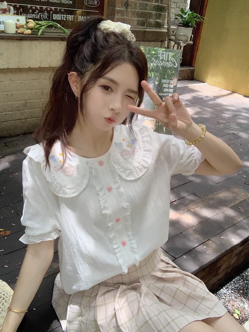 달콤함 귀여운 만화 자수 베이비 칼라 여성 셔츠 2026 여름 다용도 디자인 센스 Chic 거품 소매 맨위 상세 이미지 15