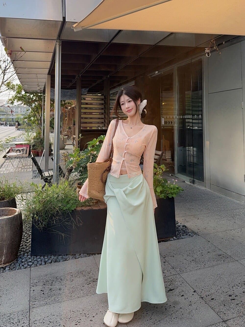 2026 봄 여름 새로운 몸매 가꾸기 슬림해 보이는 작은 대중 부드러운 바람 캐미솔 나팔 소매 맨위 오픈 가디건 두 세트 이미지 3