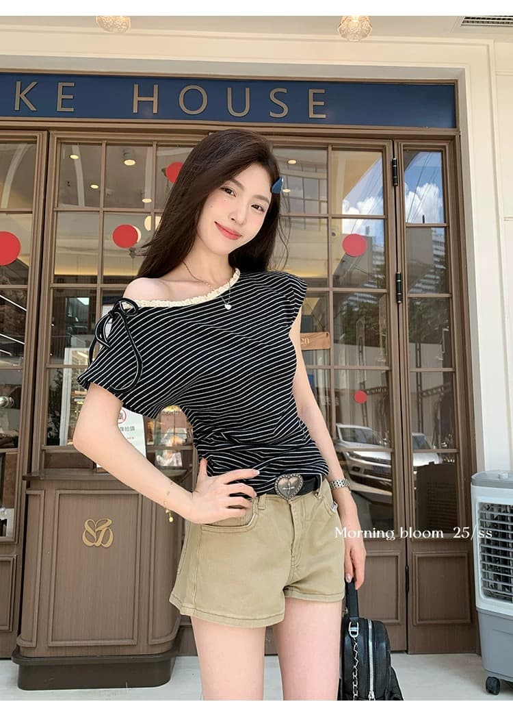 원본 컬러 짜임 기사 스트라이프 레이스 레이스 패치워크 비스듬한 어깨 반팔 티셔츠 여성 여름 허리 수축 주름 맨위 트렌디