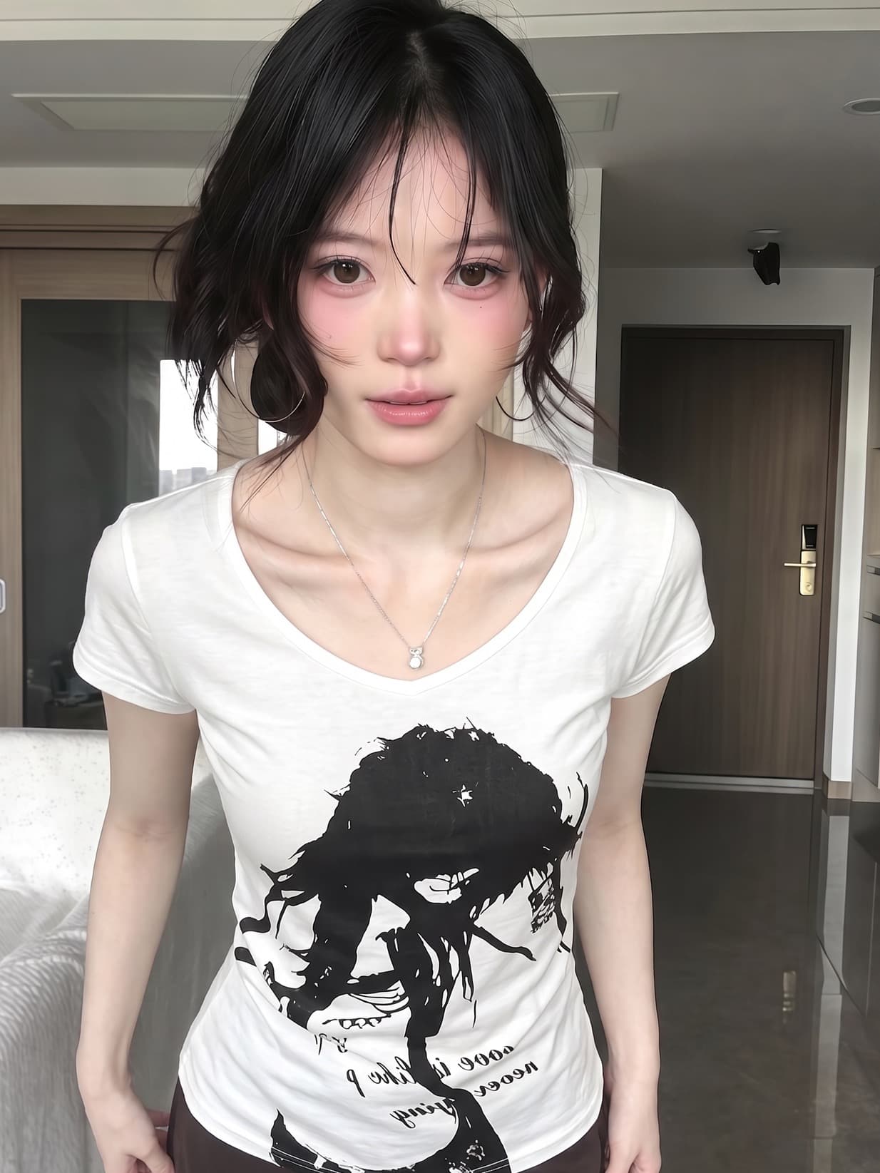 230 크 모달 핫걸 화이트 디자인 센스 인물 프린트 반팔 여성 여름 섹션 슬림해 보이는 V넥 작은 대중 티셔츠 상세 이미지 5
