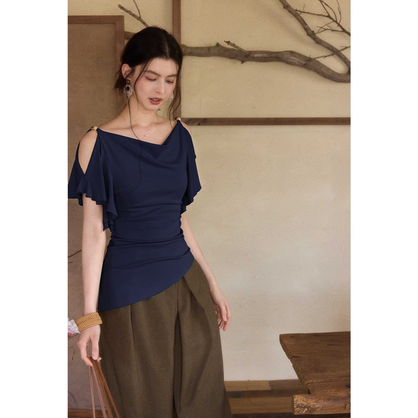 프랑스식 흔들다 칼라 프릴 오프숄더 티셔츠 여성 여름 디자인 센스 둘 착용 반팔 작은 셔츠 허리 수축 불규칙 맨위 이미지 3