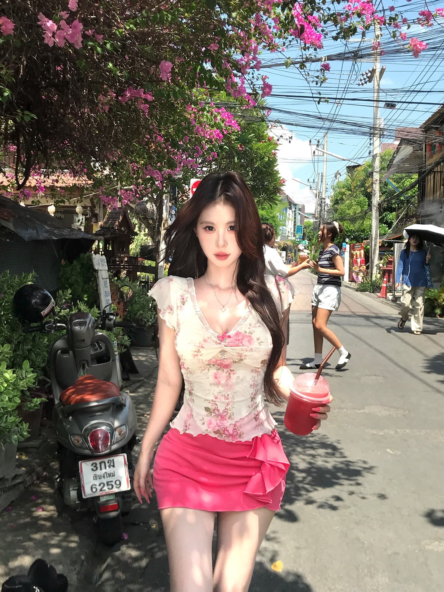 달콤한 매운맛 섹시함 꽃무늬 레이스 V넥 맨위 여성 여름 새로운 착용 가져 가라. 달콤함 순수한 욕망 반팔 미니 스커트 투피스 세트 이미지 2