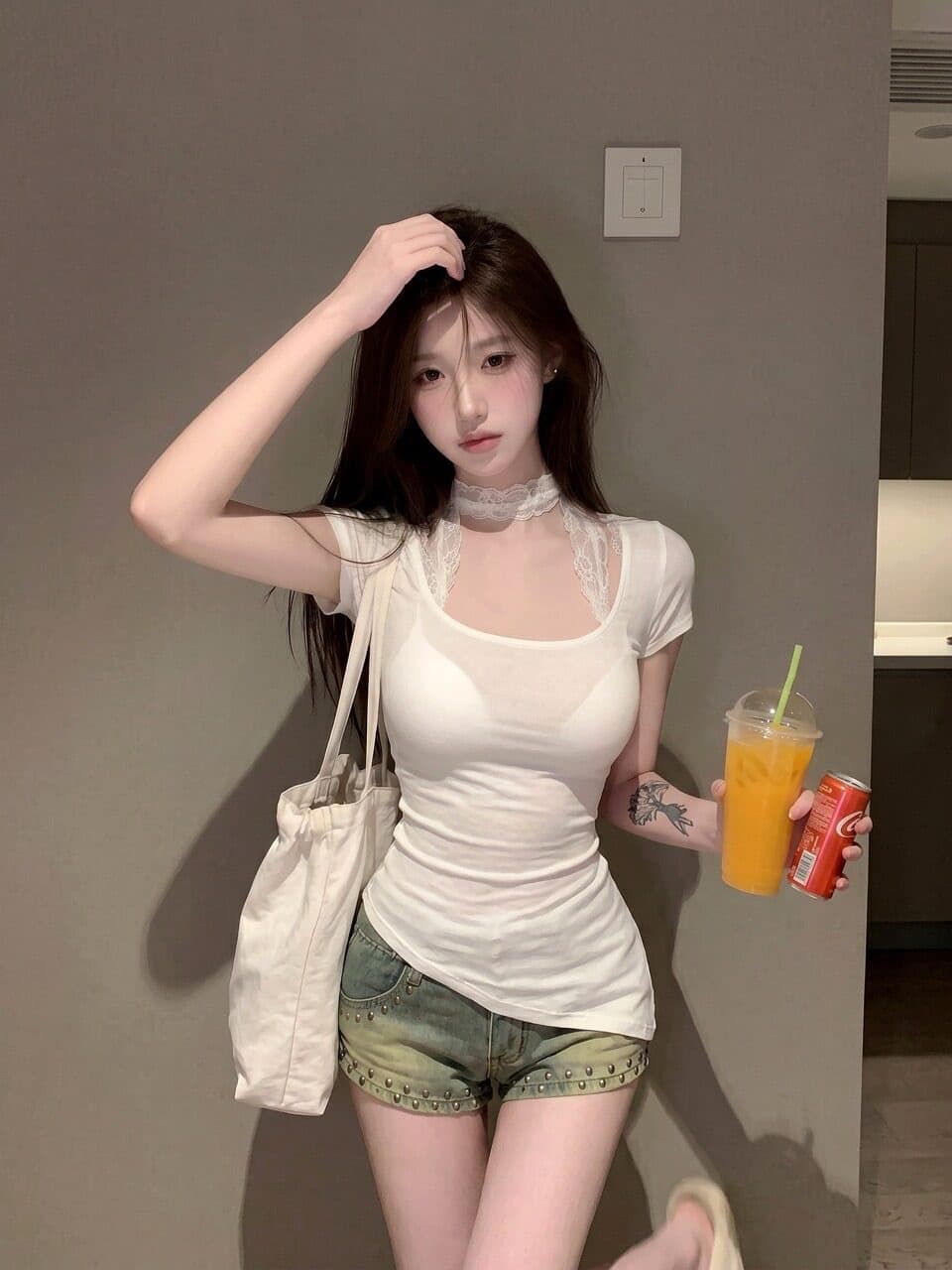 행침 목 레이스 디자인 센스 화이트 반팔 티셔츠 여성 불규칙 핫걸 바람 슬림해 보이는 다용도 레이스업 몸매 가꾸기 맨위 이미지 4