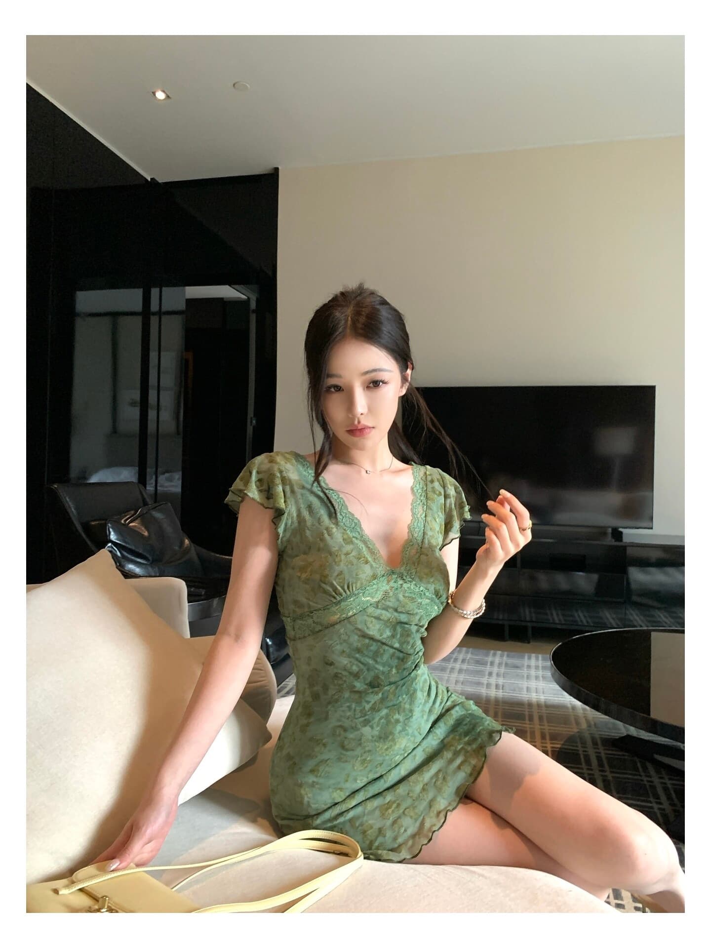 원본 원단 레이스 조각 작은 날다 소매 비스듬한 자르다 레오파드 무늬 치마 여성 깊은 v 섹시함 몸매 가꾸기 허리 수축 녹색 드레스 상세 이미지 2