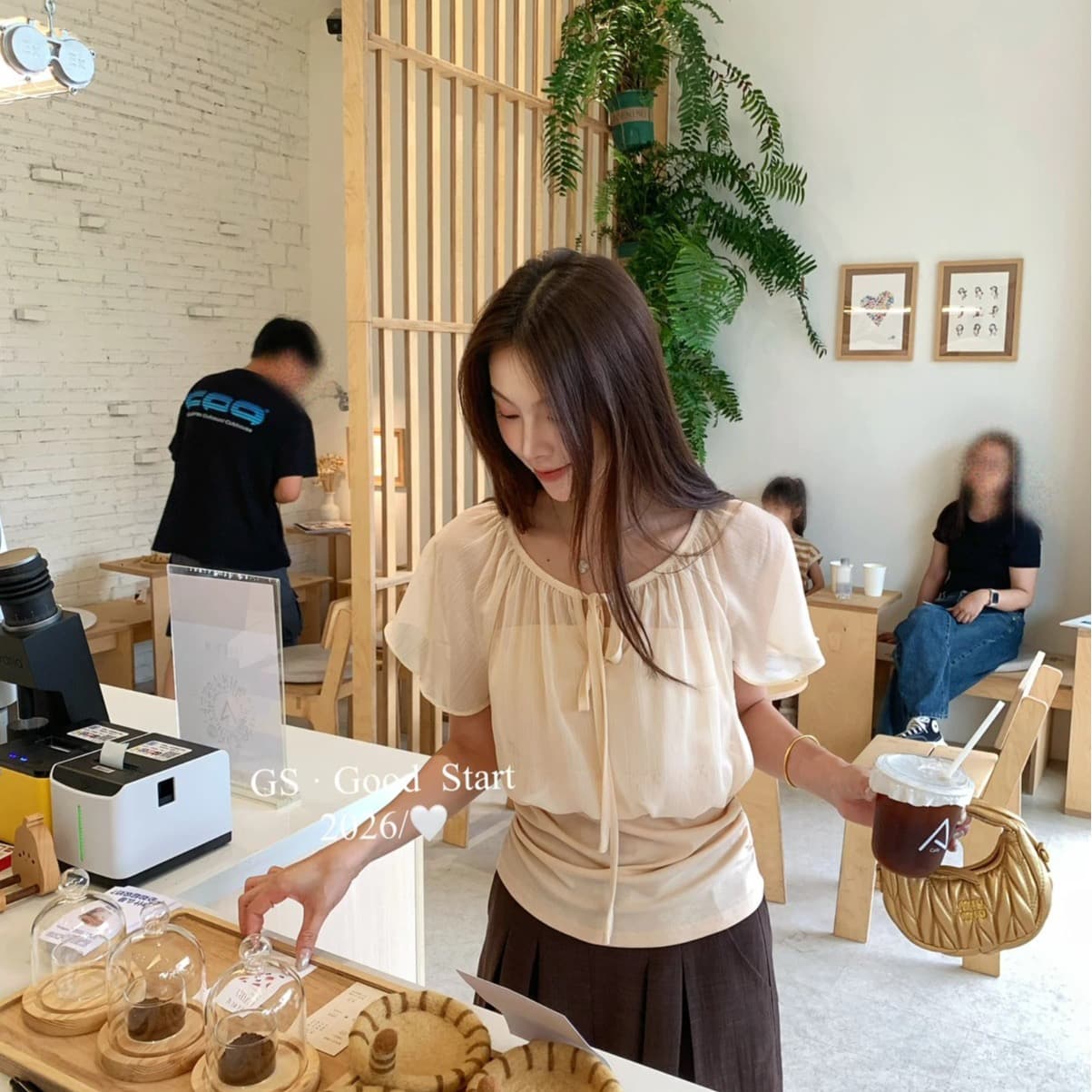 한 부서 부드러운 달콤함 느긋한 새로운 슬림해 보이는 레이스업 느슨함 센스 디자인 반팔 티셔츠 맨위 여름 품격 이미지 3