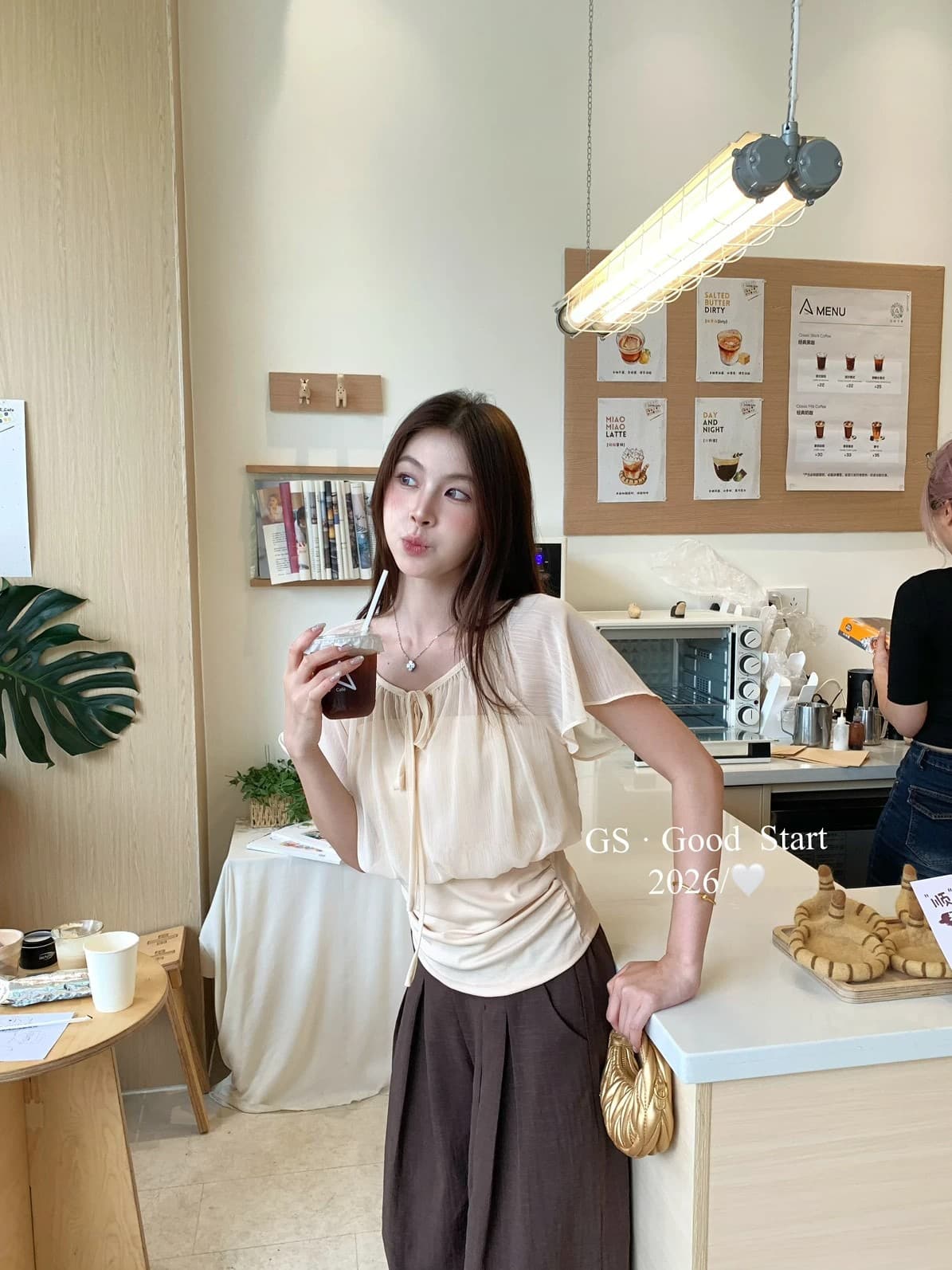 한 부서 부드러운 달콤함 느긋한 새로운 슬림해 보이는 레이스업 느슨함 센스 디자인 반팔 티셔츠 맨위 여름 품격 상세 이미지 3