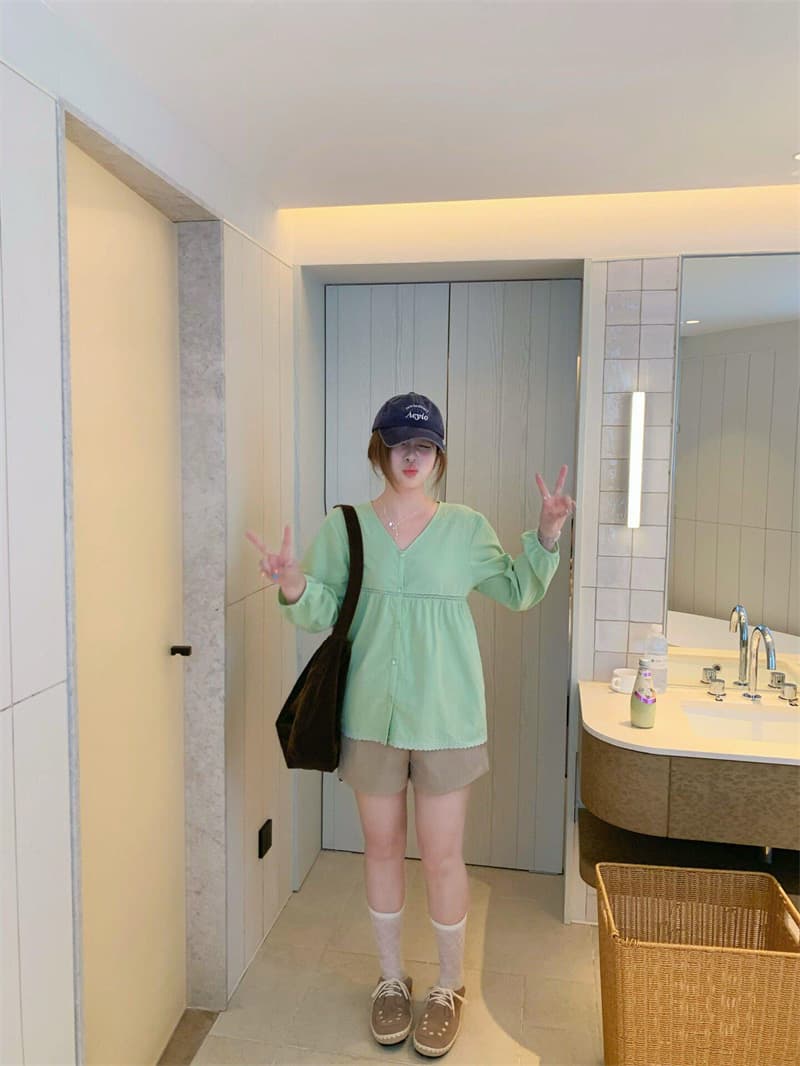 원본 1 1 품질 루즈핏 V넥 인형 셔츠 여성 디자인 센스 작은 대중 세트 염색 레이스 셔츠 상세 이미지 5