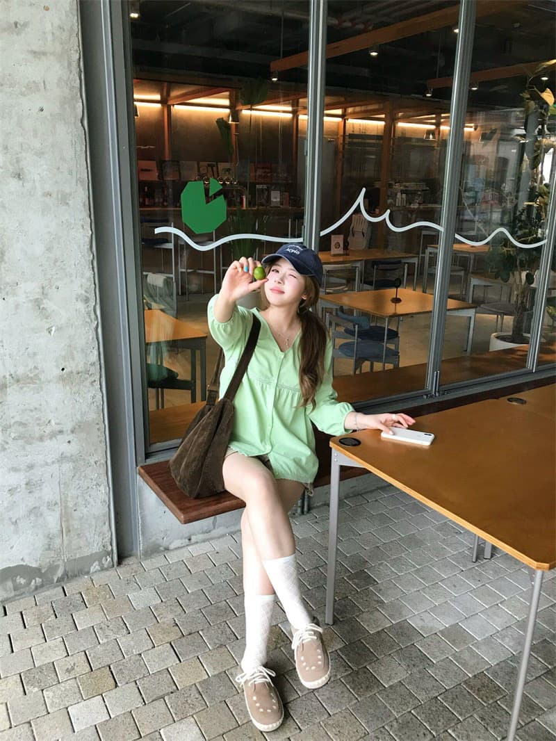 원본 1 1 품질 루즈핏 V넥 인형 셔츠 여성 디자인 센스 작은 대중 세트 염색 레이스 셔츠 상세 이미지 9