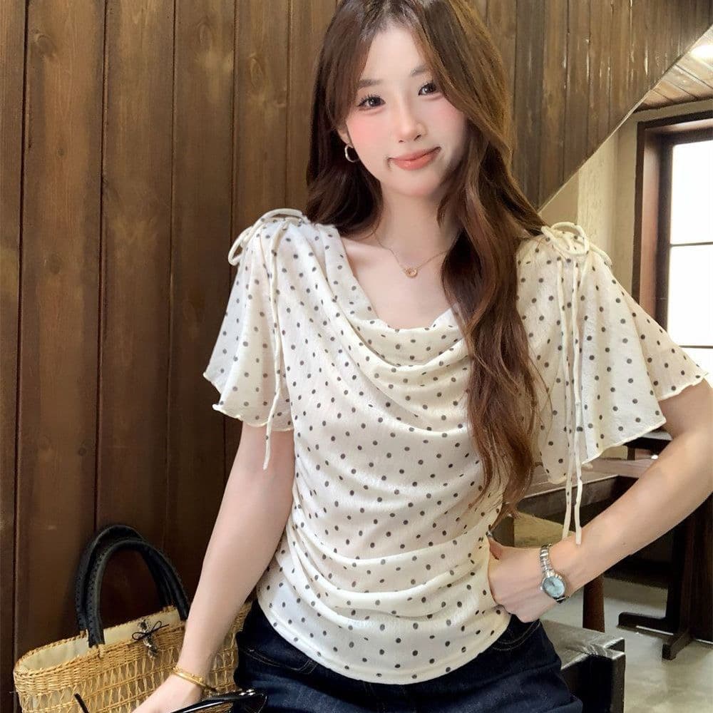프랑스식 도트 무늬 V넥 레이스업 허리 수축 맨위 여성 여름 슬림해 보이는 품격 휴가 바람 패션 연령 감소 착용 가져 가라. 작은 키