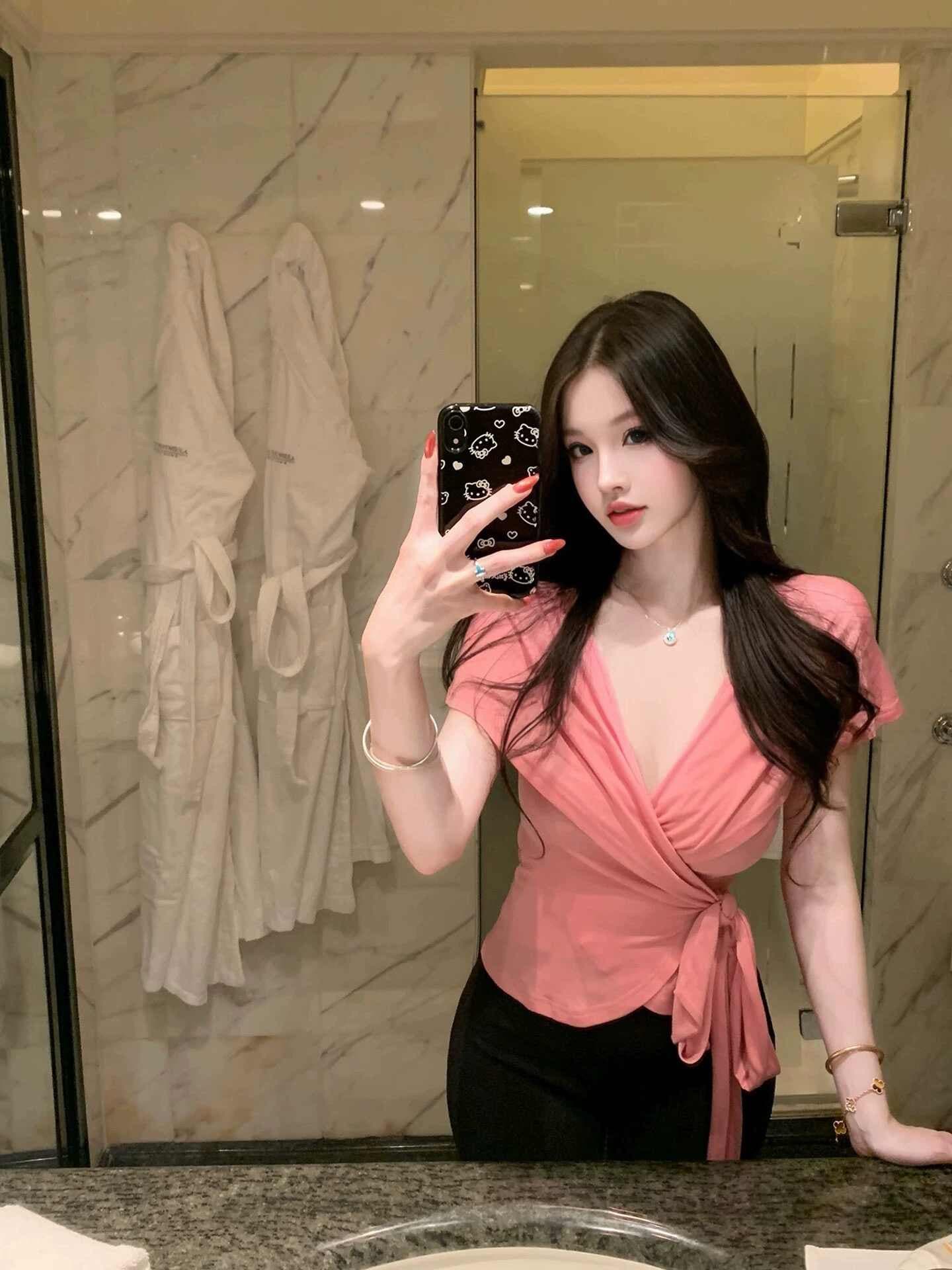 프랑스식 디자인 센스 V넥 스트랩 반팔 여성 여름 새로운 핫걸 몸매 가꾸기 슬림해 보이는 꼬집기 허리 섹시함 다용도 맨위 이미지 2