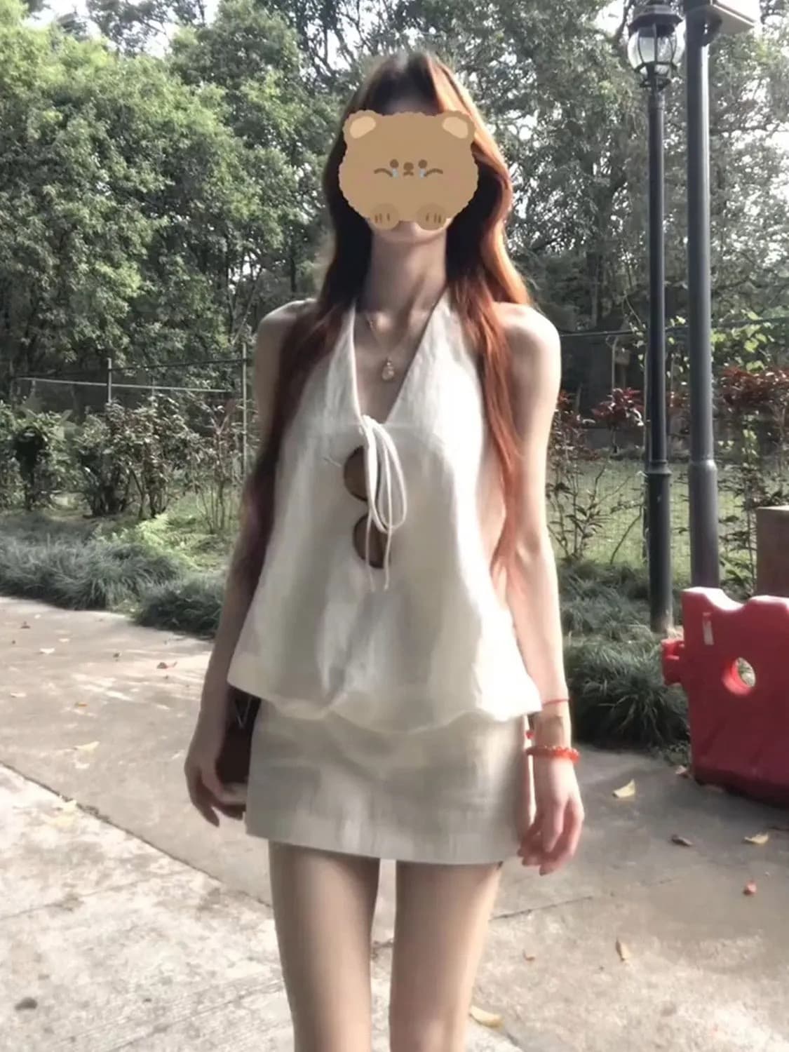 원본 품질 화이트 반 스커트 세트 여성 여름 행침 목 꽃밭 백리스 맨위 타이트 스커트 반신 스커트 투피스 세트 이미지 2