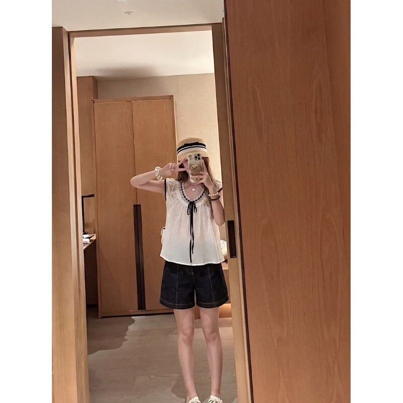 miu 부서 흑인과 백인 배색 나비 매듭 V넥 여성 셔츠 여름 버블 반팔 셔츠 루즈핏 연령 감소 쇼트 스타일 맨위 상세 이미지 3