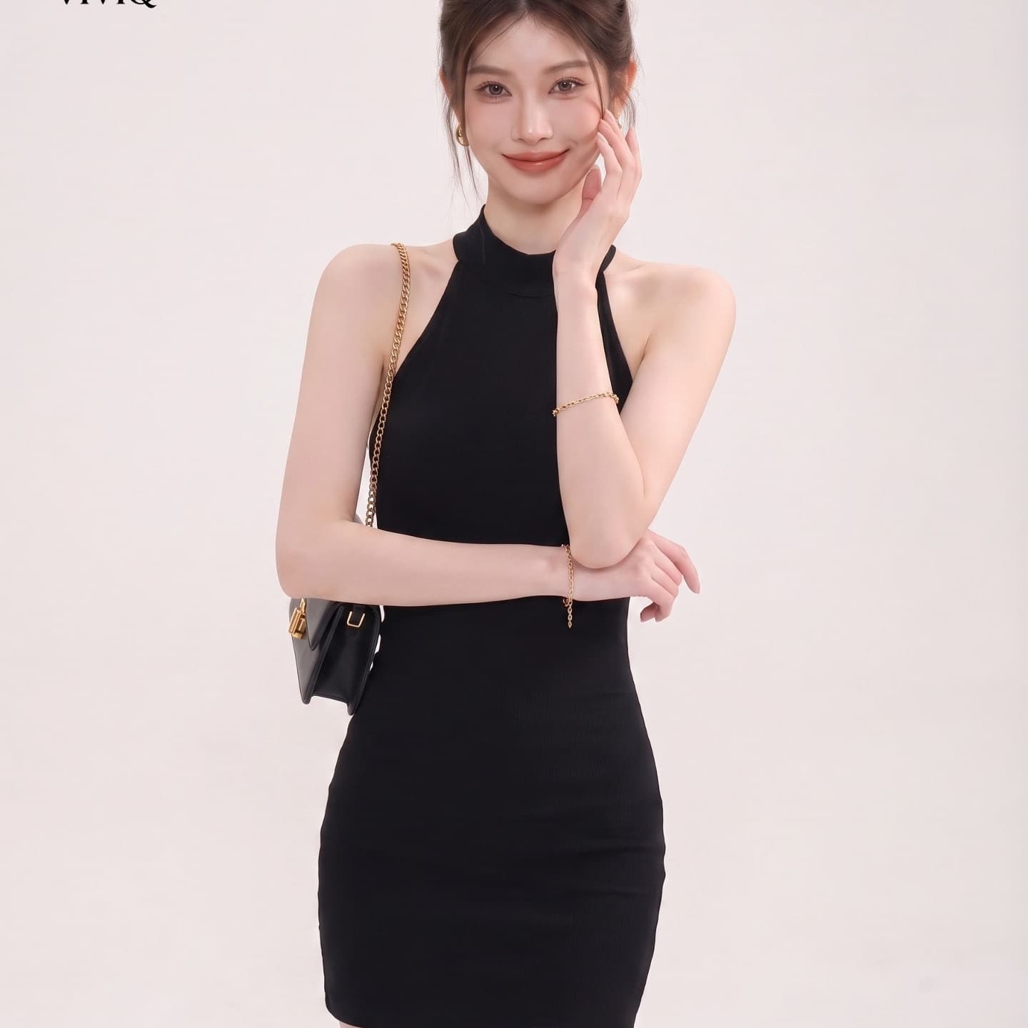 핫걸 행침 목 백리스 민소매 여성 드레스 여름 새로운 디자인 센스 레이스 뒤로 허리 수축 슬림해 보이는 짧은 치마