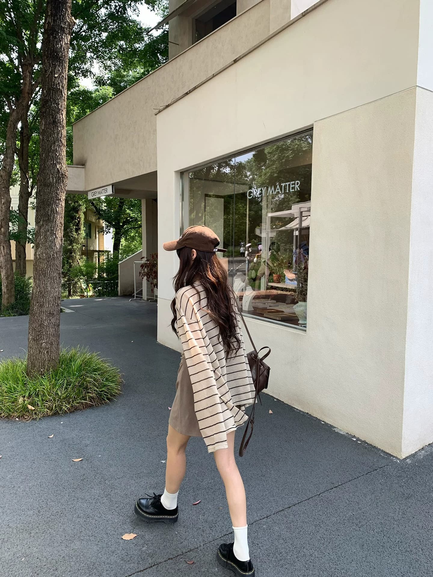 여름 미니멀리즘 품격 다용도 느긋한 바람 스트라이프 오픈 가디건 맨위 디자인 센스 캐주얼 루즈핏 니트 스웨터 외부 가져 가라. 이미지 4