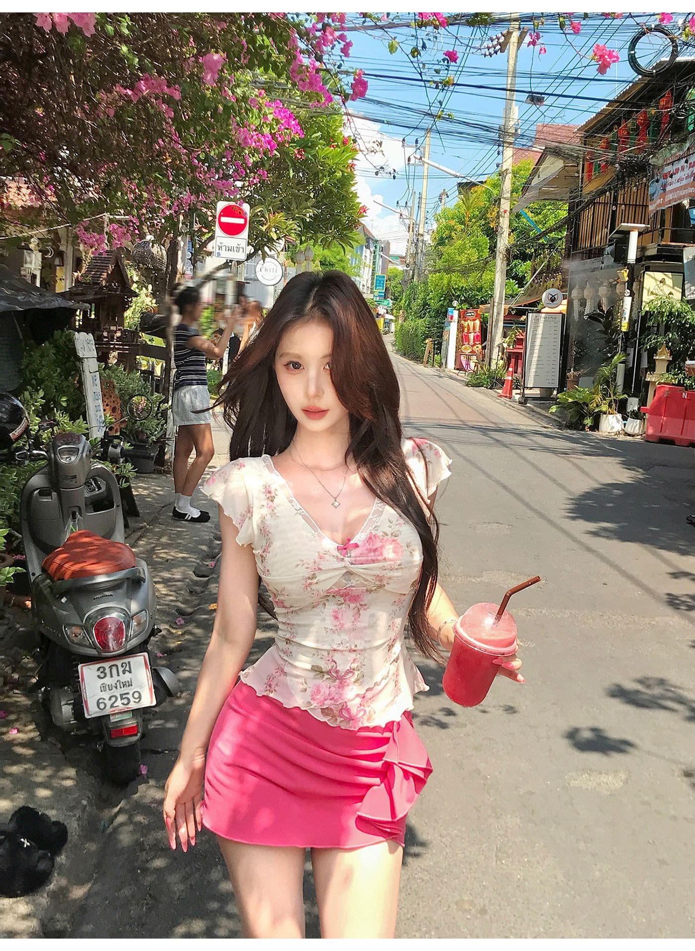 달콤한 핫걸 세트 꽃무늬 레이스 V넥 반팔 티셔츠 맨위 여성 여름 품격 하이웨이스트 타이트 스커트 미니 스커트 투피스 세트 상세 이미지 9