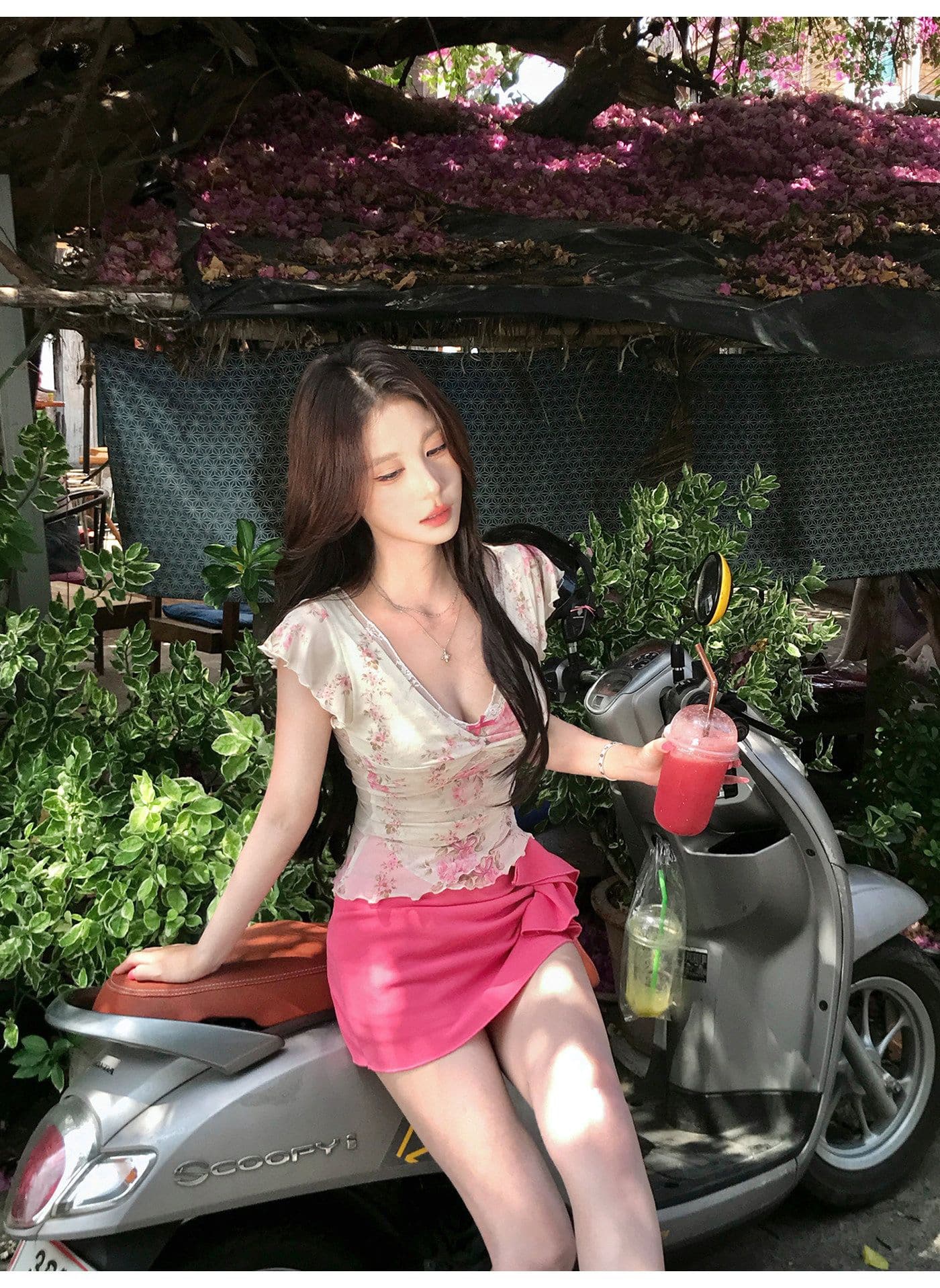 달콤한 핫걸 세트 꽃무늬 레이스 V넥 반팔 티셔츠 맨위 여성 여름 품격 하이웨이스트 타이트 스커트 미니 스커트 투피스 세트 상세 이미지 14