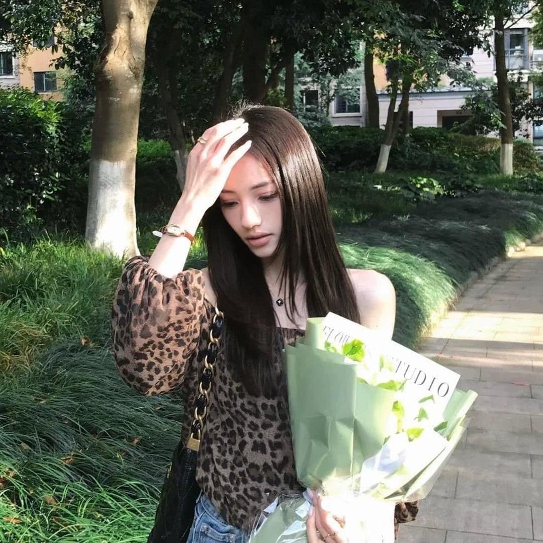 프랑스식 레트로 레오파드 무늬 오프숄더 맨위 여성 여름 디자인 센스 작은 대중 벌룬 소매 쇼트 스타일 품격 오프숄더 작은 셔츠 이미지 2