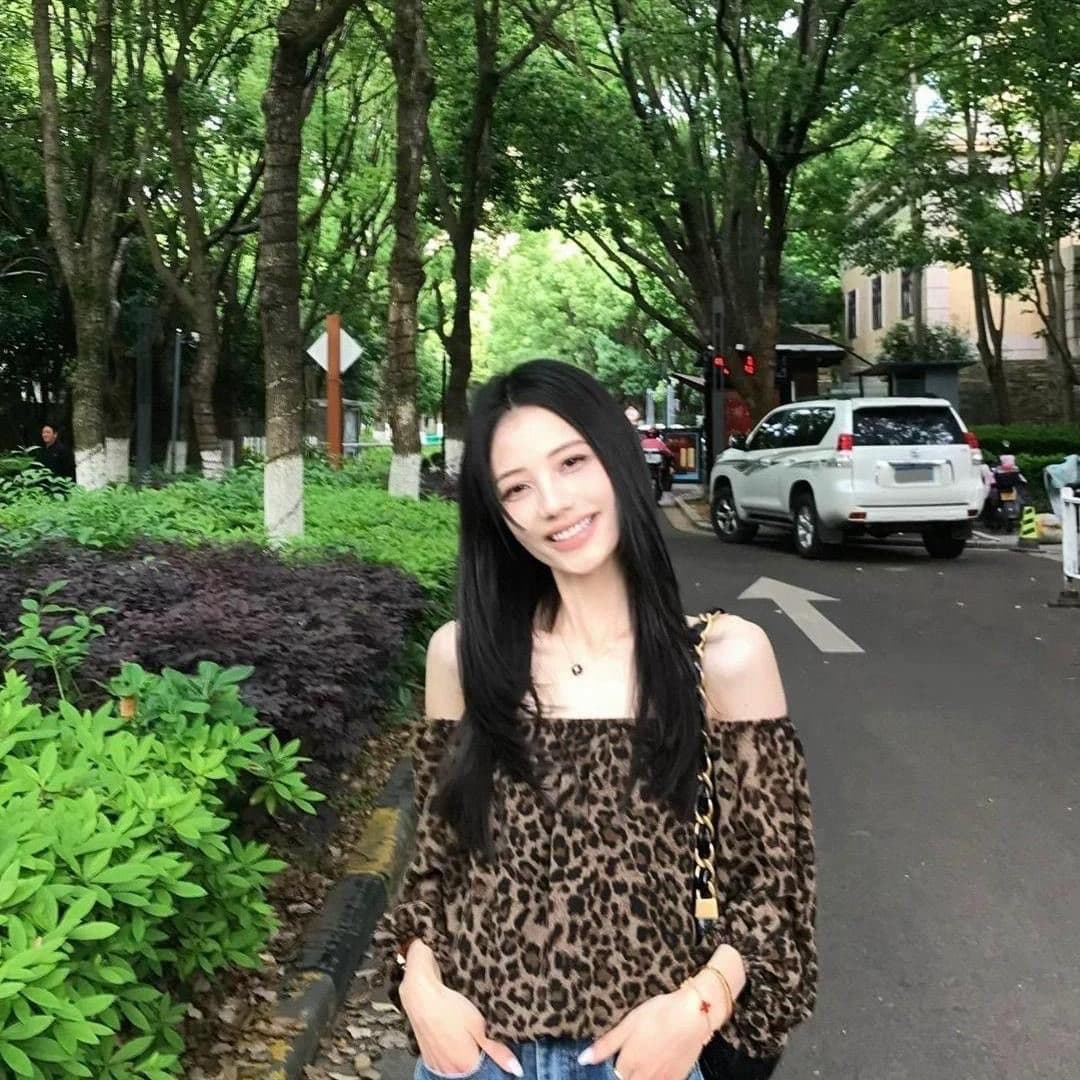 프랑스식 레트로 레오파드 무늬 오프숄더 맨위 여성 여름 디자인 센스 작은 대중 벌룬 소매 쇼트 스타일 품격 오프숄더 작은 셔츠 이미지 4