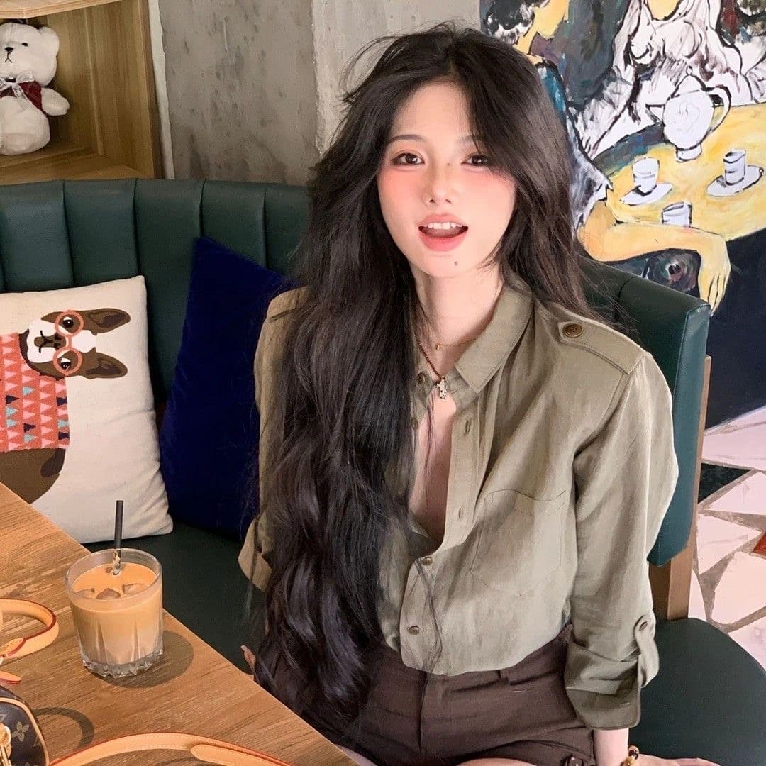 가을 한 부서 레트로 스타일 루즈핏 싱글 줄 버튼 긴팔 여성 셔츠 2026 새로운 디자인 센스 폴로 칼라 워크웨어 셔츠