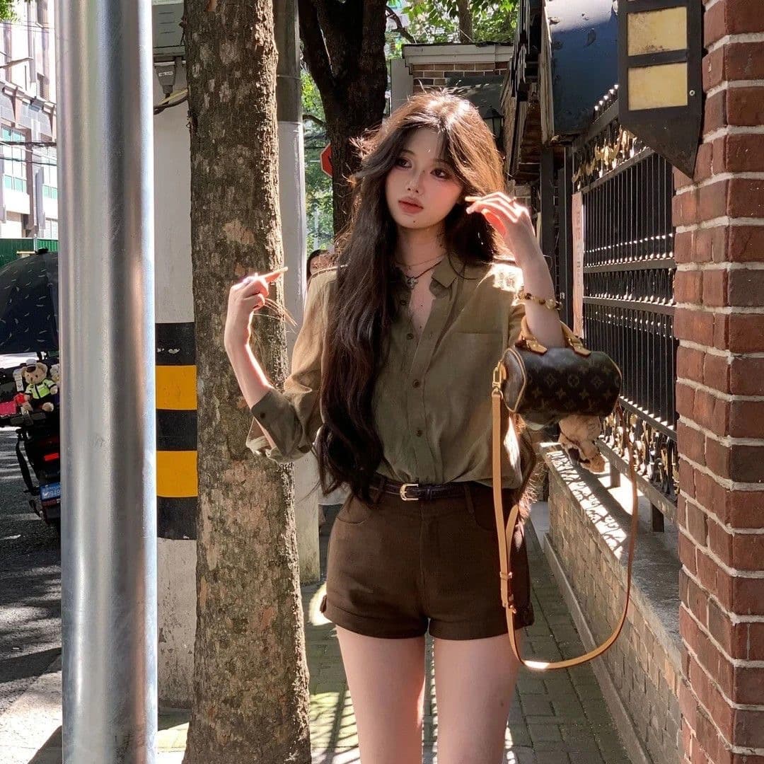 가을 한 부서 레트로 스타일 루즈핏 싱글 줄 버튼 긴팔 여성 셔츠 2026 새로운 디자인 센스 폴로 칼라 워크웨어 셔츠 상세 이미지 1