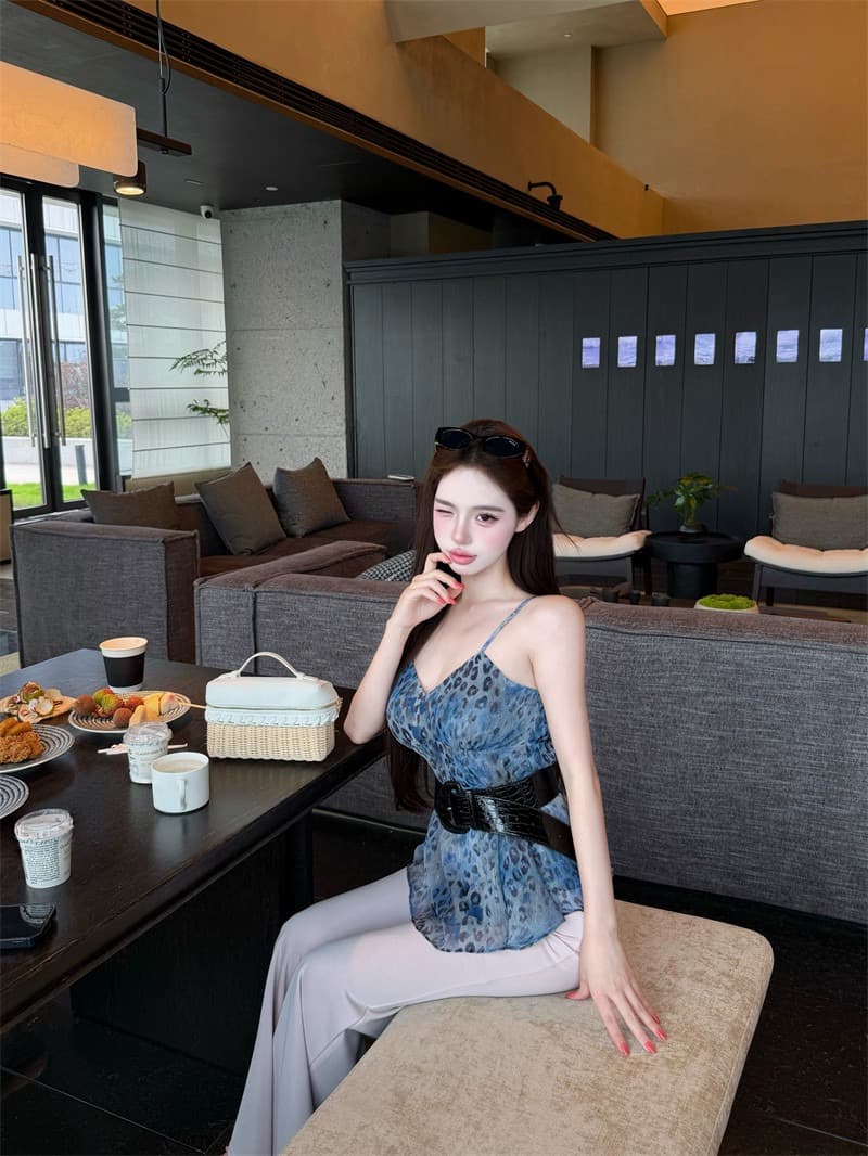 경관 그림 원본 금사 쉬폰 원단 레트로 핫걸 고급 파란색 레오파드 무늬 조끼 슬립 여성 의류 여름 상세 이미지 11