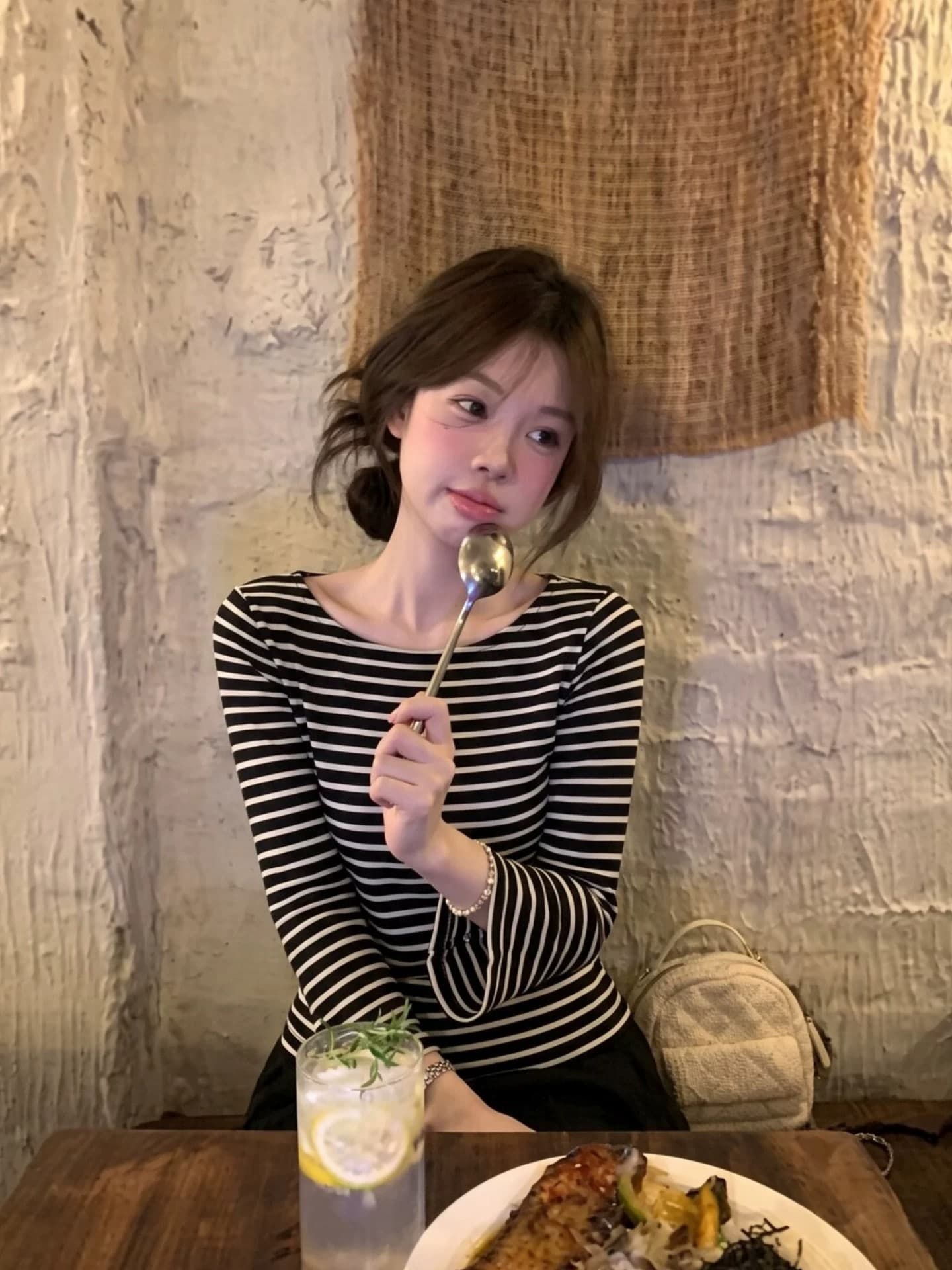 32 순면 당겨 프레임 스트라이프 작은 스피커 중간 소매 보트 칼라 슬림해 보이는 다용도 출퇴근 디자인 센스 맨위 상세 이미지 2