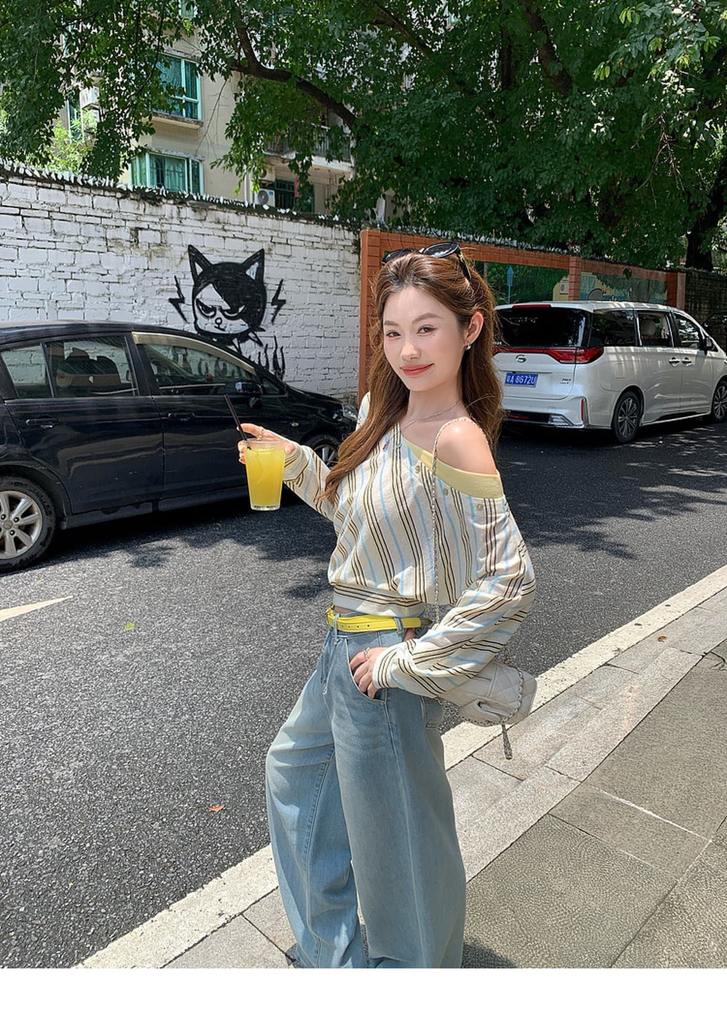 원본 원단 배색 스트라이프 비스듬한 어깨 긴팔 티셔츠 여성 가을 디자인 센스 쇼트 스타일 허리 수축 슬림해 보이는 오프숄더 맨위 상세 이미지 6