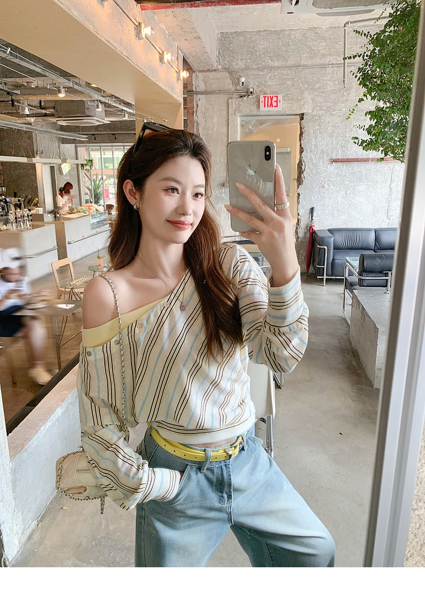원본 원단 배색 스트라이프 비스듬한 어깨 긴팔 티셔츠 여성 가을 디자인 센스 쇼트 스타일 허리 수축 슬림해 보이는 오프숄더 맨위 상세 이미지 10