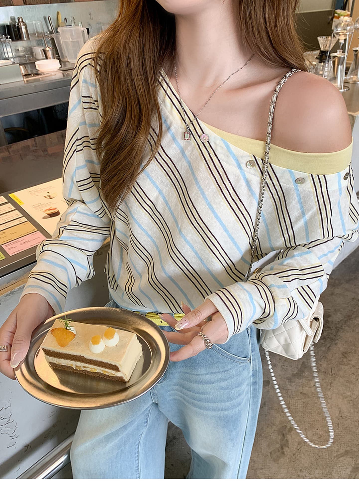원본 원단 배색 스트라이프 비스듬한 어깨 긴팔 티셔츠 여성 가을 디자인 센스 쇼트 스타일 허리 수축 슬림해 보이는 오프숄더 맨위 상세 이미지 12