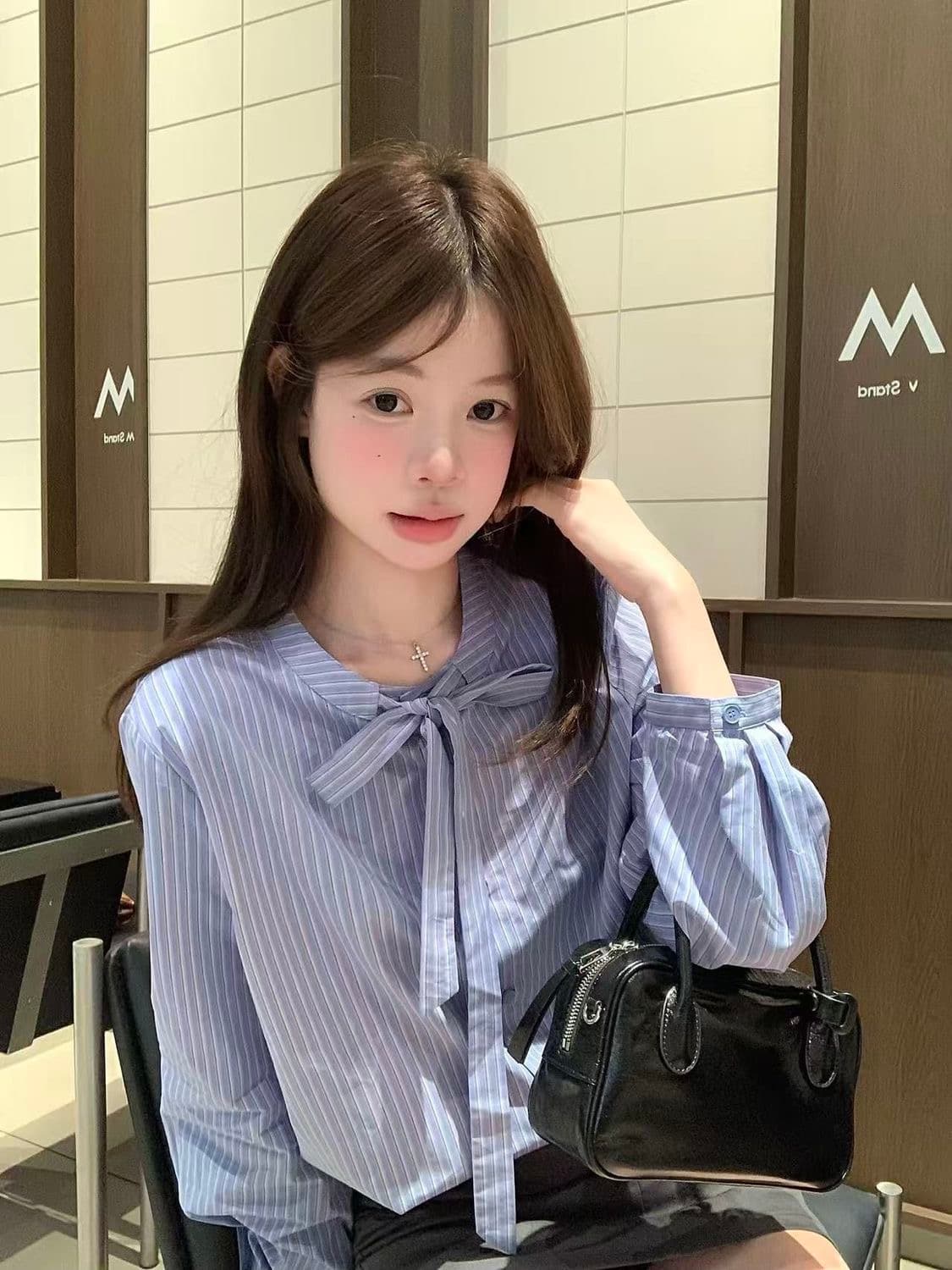 파란색 품격 스트라이프 레이스 업 셔츠 새로운 디자인 센스 나비 매듭 스트랩 캐주얼 맨위 긴팔 셔츠 여성 상세 이미지 10