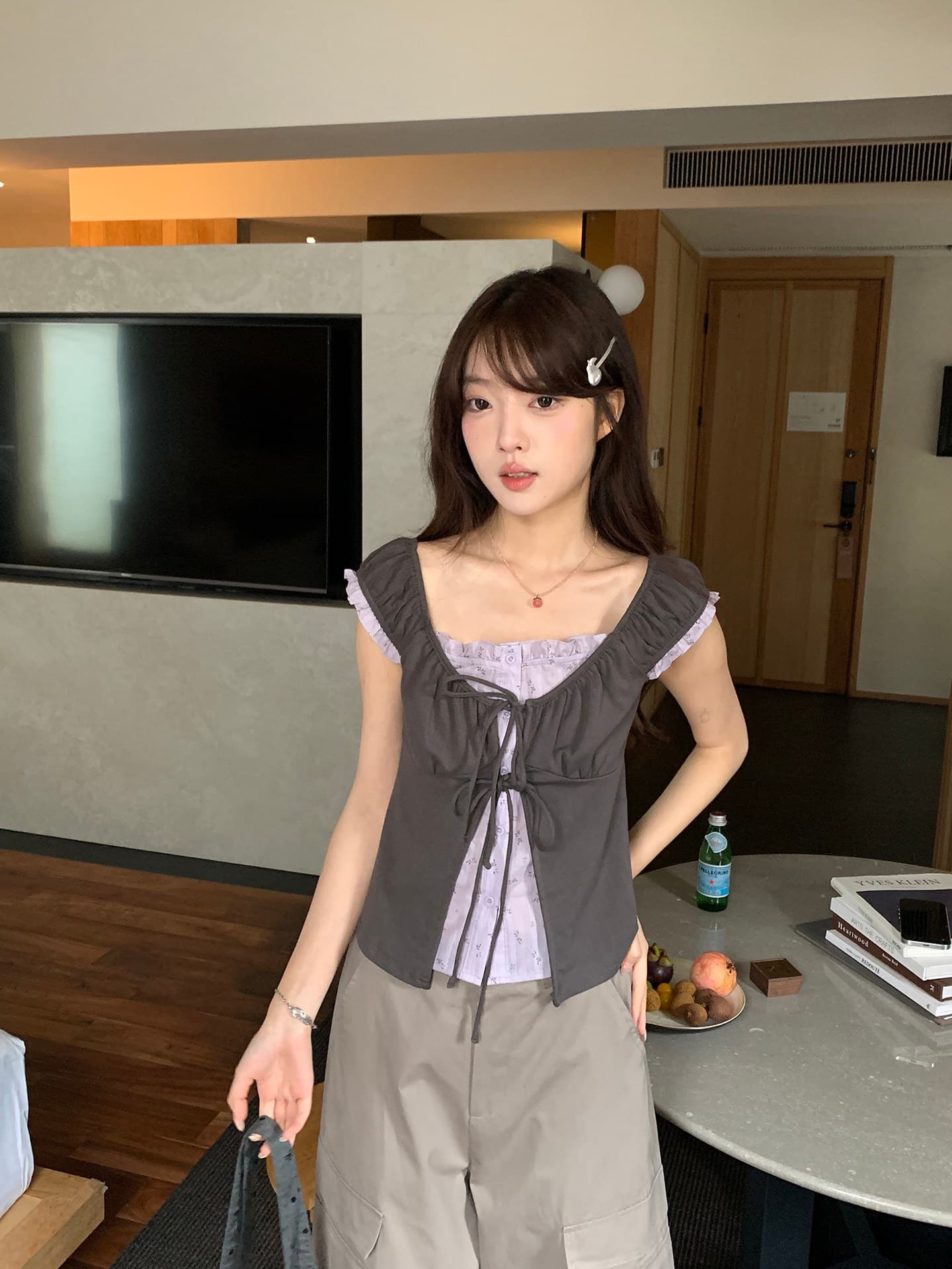 hollyii 한 부서 레트로 허리 수축 디자인 센스 페이크 레이어드 작은 셔츠 꽃무늬 스트랩 여성 셔츠 2026 새로운