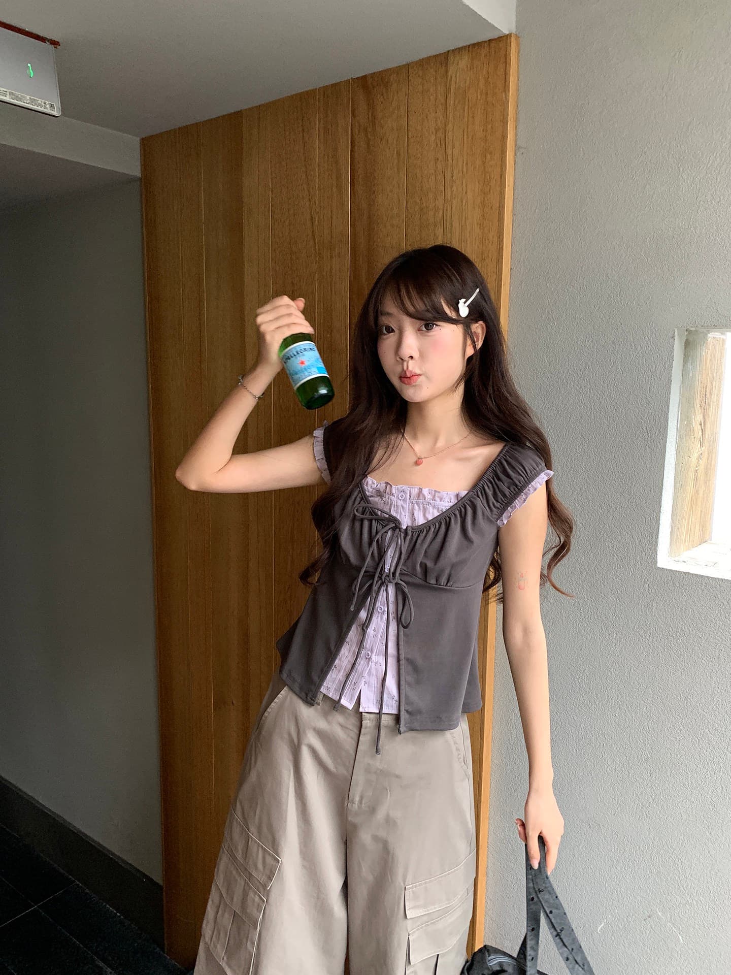 hollyii 한 부서 레트로 허리 수축 디자인 센스 페이크 레이어드 작은 셔츠 꽃무늬 스트랩 여성 셔츠 2026 새로운 이미지 4