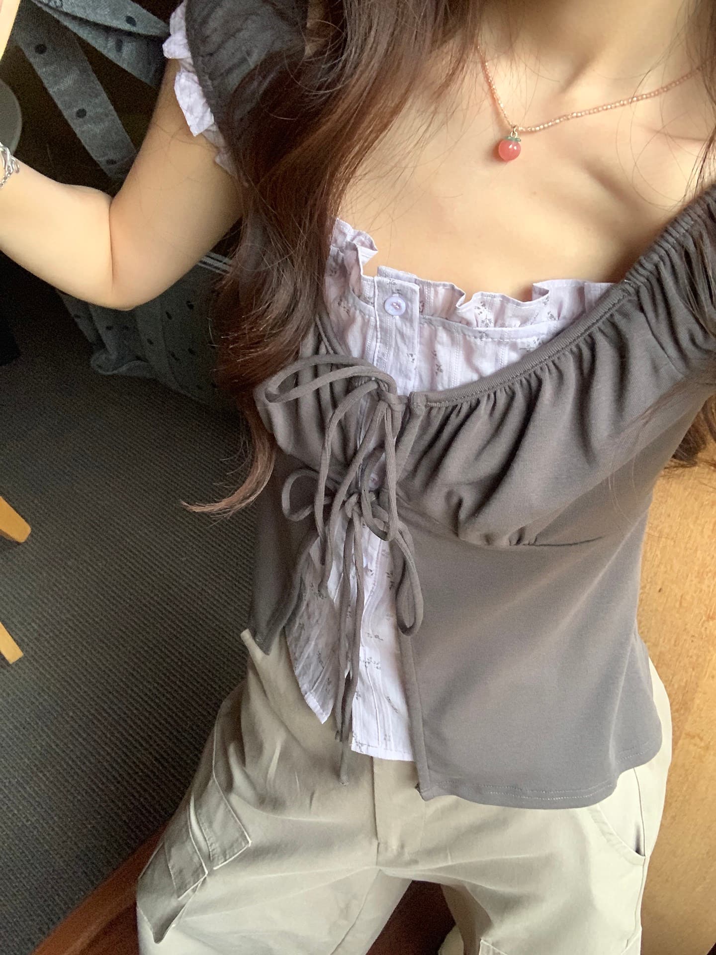 hollyii 한 부서 레트로 허리 수축 디자인 센스 페이크 레이어드 작은 셔츠 꽃무늬 스트랩 여성 셔츠 2026 새로운 상세 이미지 1