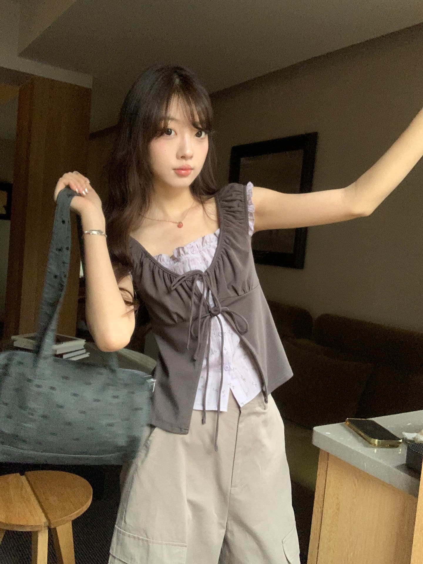 hollyii 한 부서 레트로 허리 수축 디자인 센스 페이크 레이어드 작은 셔츠 꽃무늬 스트랩 여성 셔츠 2026 새로운 상세 이미지 6